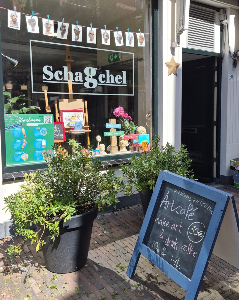 Kunstcafé straatbeeld